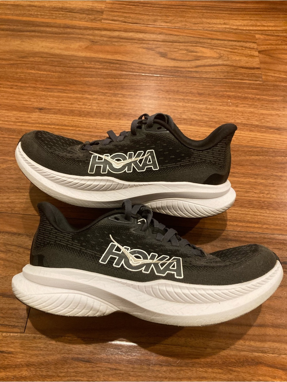Hoka One One Mach 6Big kids Size 5B Shoes Black Running Sneaker 1147810 BWHT